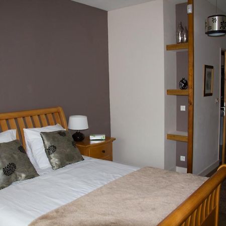 Pont Vieux Chambres D'Hotes Confolens Bagian luar foto