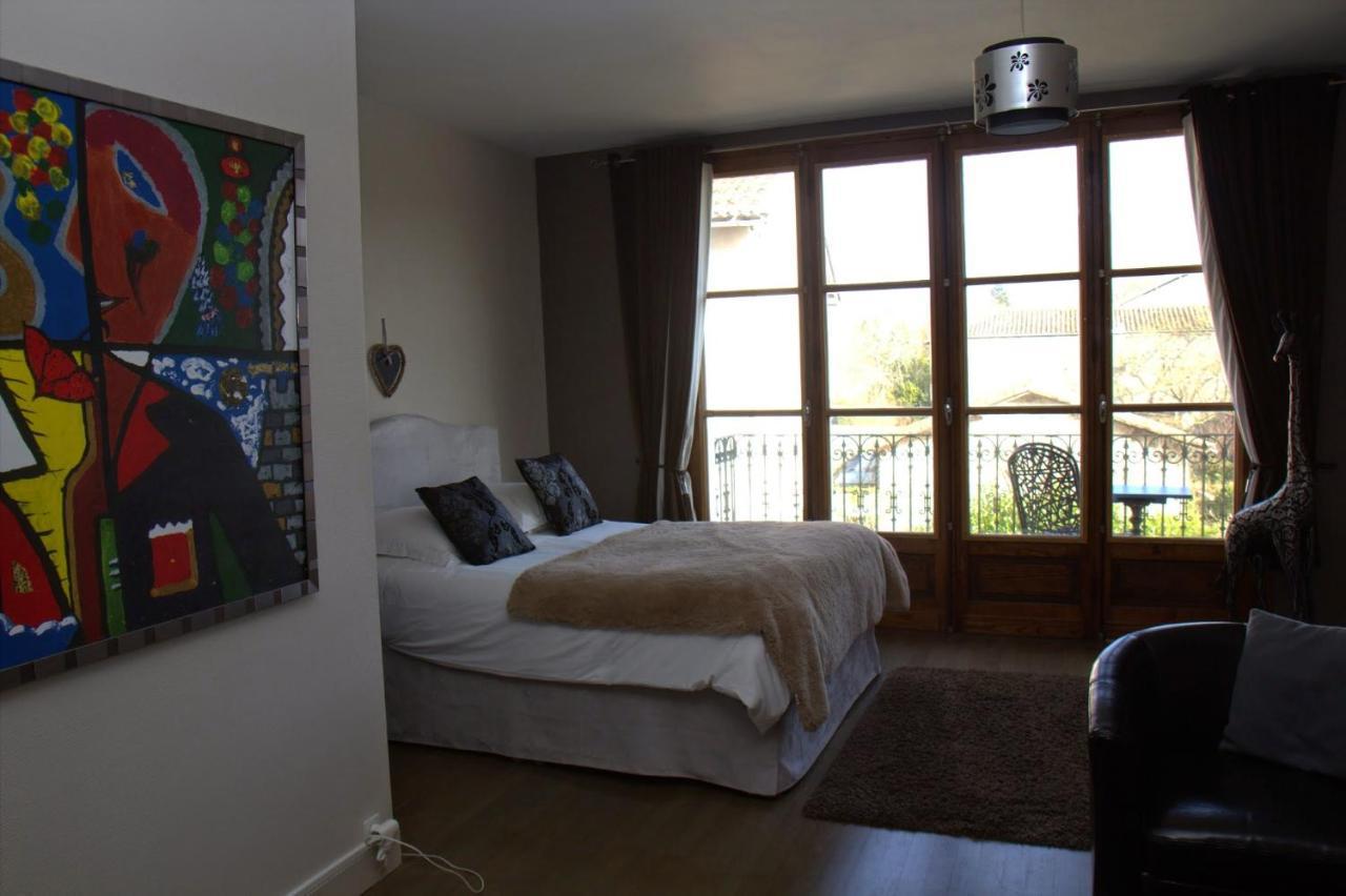 Pont Vieux Chambres D'Hotes Confolens Bagian luar foto