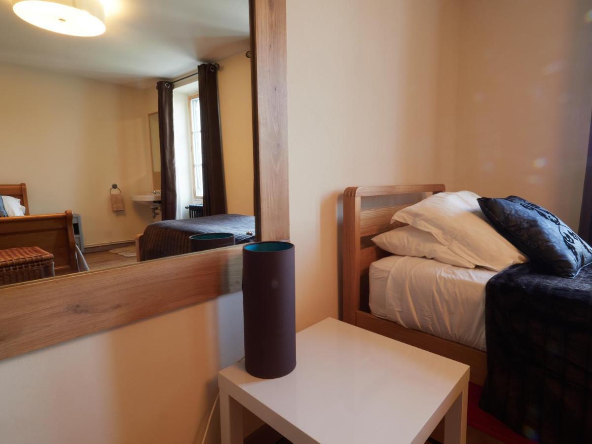 Pont Vieux Chambres D'Hotes Confolens Bagian luar foto