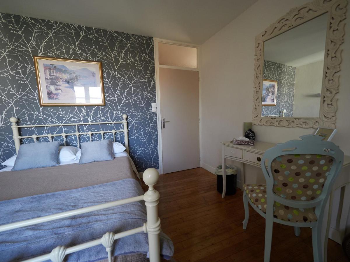 Pont Vieux Chambres D'Hotes Confolens Bagian luar foto