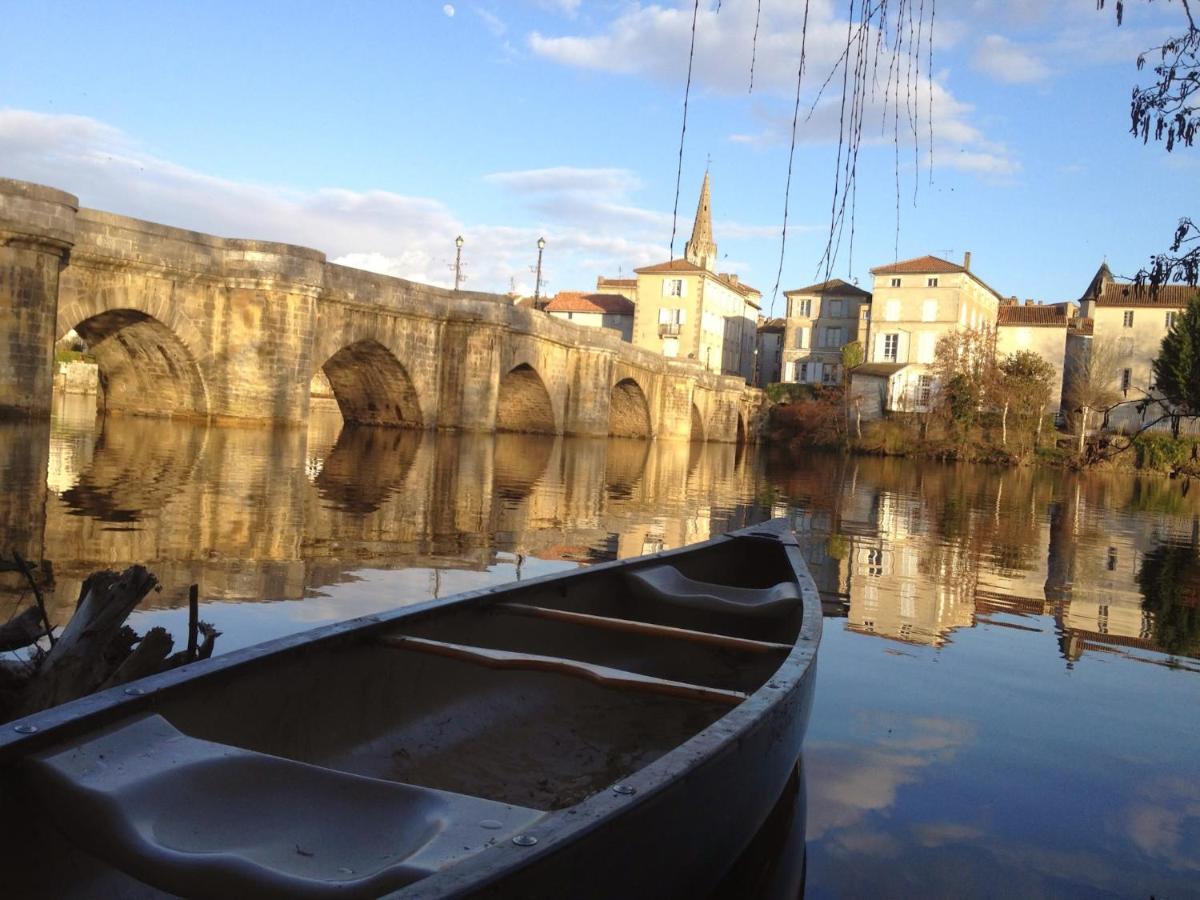 Pont Vieux Chambres D'Hotes Confolens Bagian luar foto