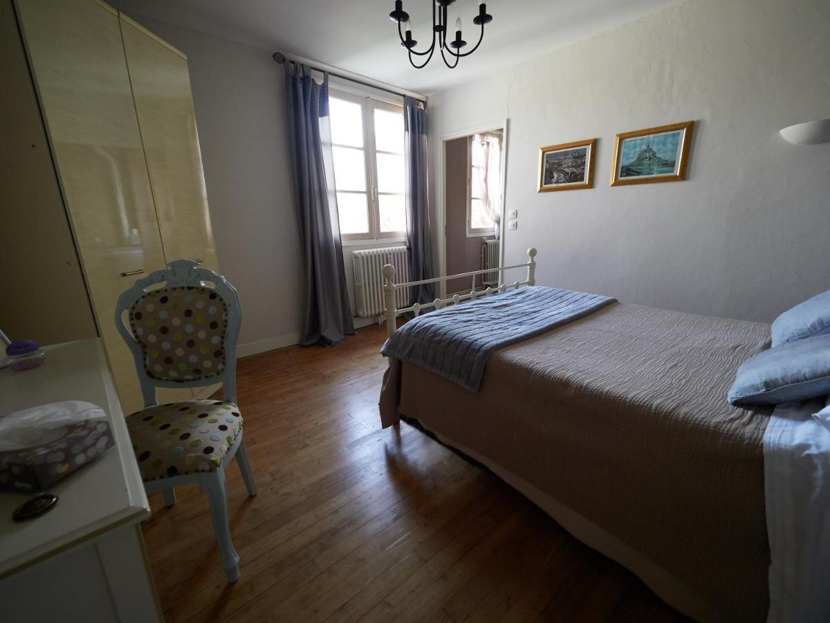 Pont Vieux Chambres D'Hotes Confolens Bagian luar foto